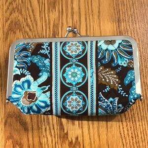 Vera Bradley Kiss And Make Up kisslock cosmetic clutch in Java Blue - Like New!